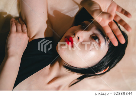 モードな女性 モードな女性 92839844