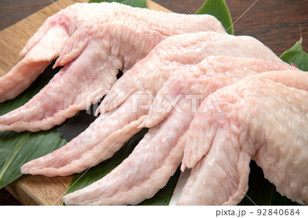 鶏肉の手羽先生肉 92840684