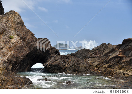 多田ヶ瀬海岸(海蝕洞・耳穴島)　【三重県北牟婁郡紀北町】 92841608