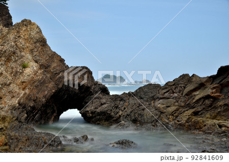 多田ヶ瀬海岸(海蝕洞・耳穴島) 【三重県北牟婁郡紀北町】 多田ヶ瀬海岸(海蝕洞・耳穴島) 【三重県北牟婁郡紀北町】 92841609