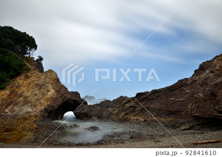 多田ヶ瀬海岸(海蝕洞・耳穴島) 【三重県北牟婁郡紀北町】 多田ヶ瀬海岸(海蝕洞・耳穴島) 【三重県北牟婁郡紀北町】 92841610