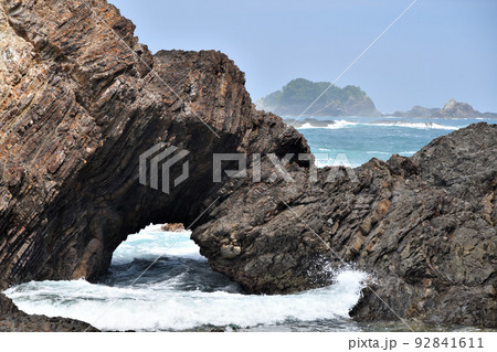 多田ヶ瀬海岸(海蝕洞・耳穴島) 【三重県北牟婁郡紀北町】 多田ヶ瀬海岸(海蝕洞・耳穴島) 【三重県北牟婁郡紀北町】 92841611