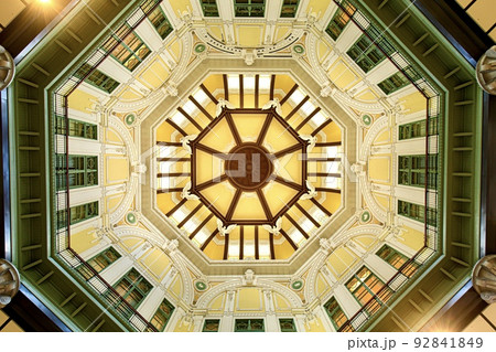 東京駅　丸の内駅舎のドーム天井 92841849