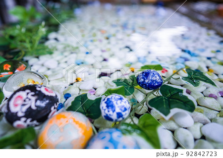 京都市上京区にある北野天満宮玉玉手水を撮影したもの 92842723