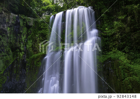 大分県の名瀑 美しい桜滝(大分県日田市天瀬町) 大分県の名瀑 美しい桜滝(大分県日田市天瀬町) 92843148