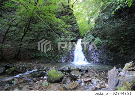 那須塩原の「風挙の滝」全景 横構図 那須塩原の「風挙の滝」全景 横構図 92844351