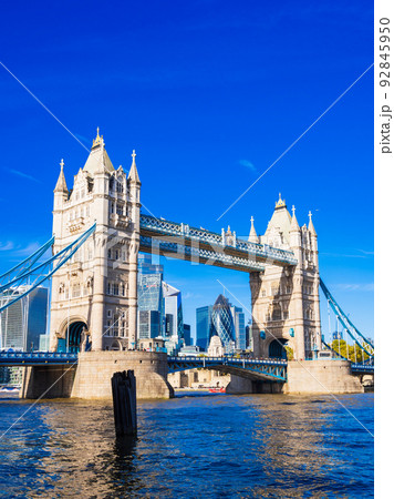 ロンドン タワー・ブリッジ 縦構図 ロンドン タワー・ブリッジ 縦構図 92845950