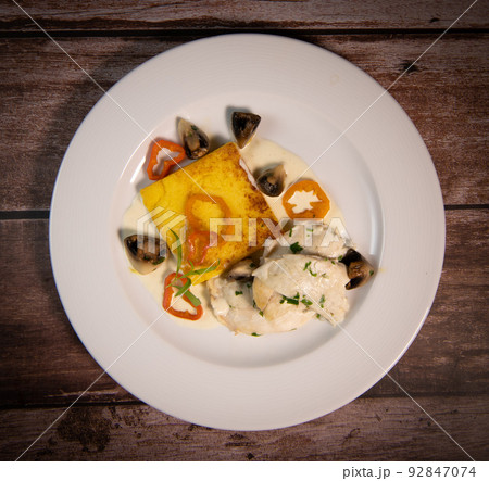 Recipe for sea bass fillet with fried polenta and white wine sauce 92847074