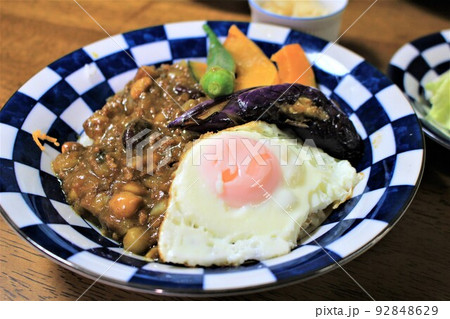 キーマカレー（目玉焼きと夏野菜のトッピング） 92848629