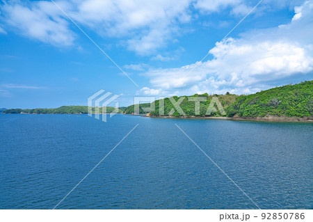 【賢島エスパーニャクルーズより英虞湾の風景】 三重県志摩市阿児町神明 【賢島エスパーニャクルーズより英虞湾の風景】 三重県志摩市阿児町神明 92850786