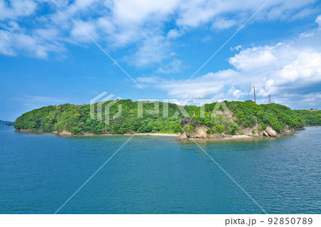 【賢島エスパーニャクルーズより英虞湾の風景】 三重県志摩市阿児町神明 【賢島エスパーニャクルーズより英虞湾の風景】 三重県志摩市阿児町神明 92850789