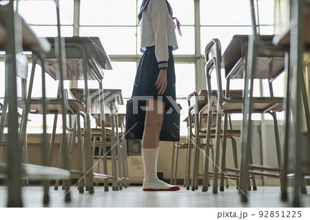 教室 放課後 女子高生 92851225
