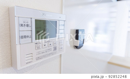 給湯器のリモコン 92852248