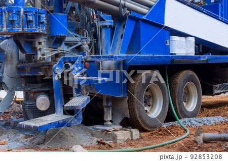 Portable hydraulic water well drilling rig with water extraction on a private plot 92853208