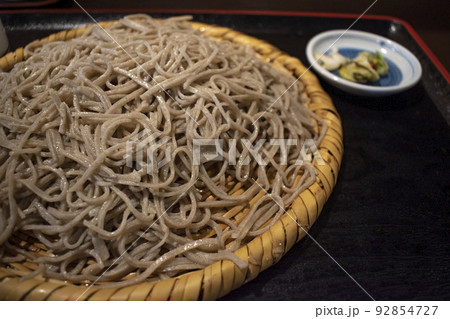 美味しい蕎麦屋で食べたざるそば 92854727