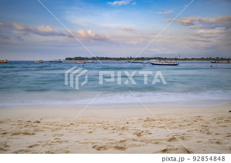 インドネシアのギリトラワンガン島のビーチ インドネシアのギリトラワンガン島のビーチ 92854848