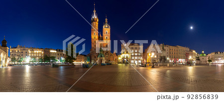 Krakow. St. Mary's Church and market square at dawn. 92856839