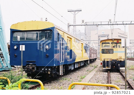 車両基地に停車する143系（クモユニ143-2） 92857021
