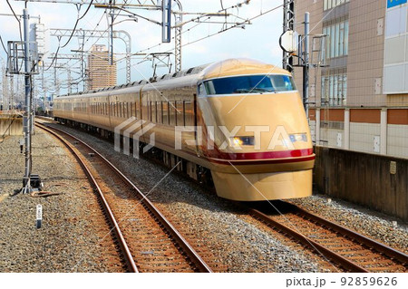 複々線区間を行く…東武特急『スペーシア』　豪華特急で日光・鬼怒川へ 92859626