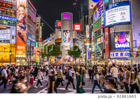 日本の東京都市景観 世界最多2週連続。都病床使用率57.5％。マスク大国が感染大国＝8月5日、渋谷 92861665