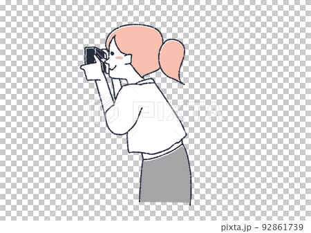 一個拿著相機的女人 一個正在拍照的人 92861739