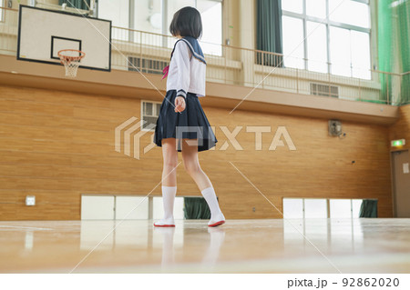 体育館  制服 女子高生 92862020
