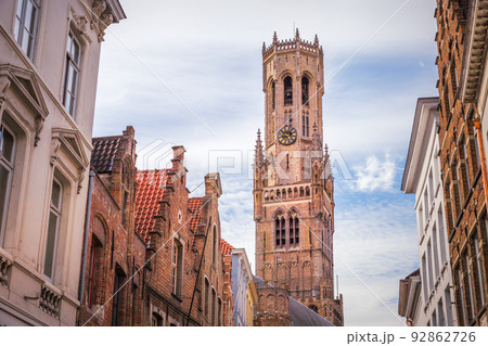 Belfry tower and flemish architecture in Bruges at sunny day, Belgium 92862726