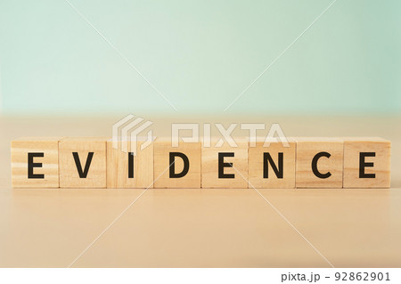エビデンス・証拠のイメージ|「EVIDENCE」と書かれたブロック エビデンス・証拠のイメージ|「EVIDENCE」と書かれたブロック 92862901