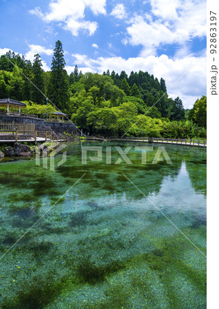 鹿児島県霧島山麓丸池湧水 鹿児島県霧島山麓丸池湧水 92863197