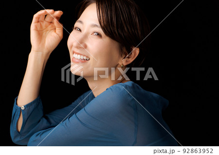 30代女性のポートレート 30代女性のポートレート 92863952