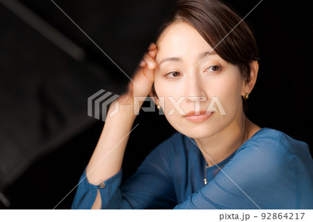 30代女性のポートレート 30代女性のポートレート 92864217