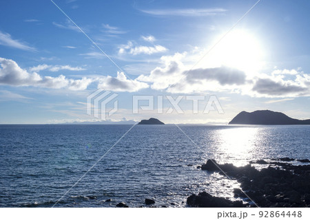 夕方の海岸 92864448