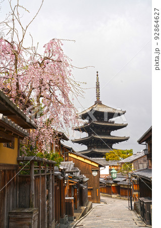 京都 春の八坂の塔(法観寺) 京都 春の八坂の塔(法観寺) 92864627