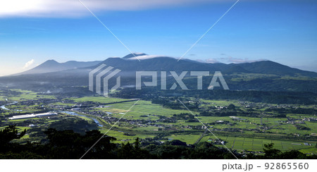 えびの市矢岳高原からの霧島連山 えびの市矢岳高原からの霧島連山 92865560