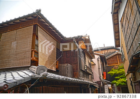 京都　二年坂・清水寺の参道 92867338