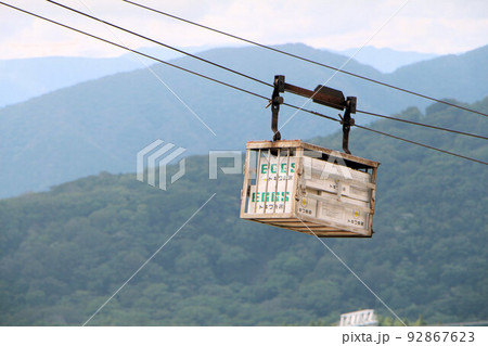 箱根大涌谷、黒たまご用の卵を運ぶための卵専用ロープウェイ 92867623