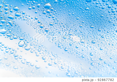 水滴の写真。雨上がりのイメージ。 水滴の写真。雨上がりのイメージ。 92867782