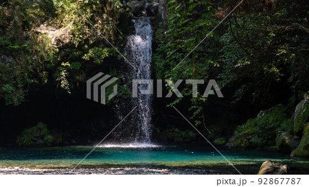 名所「陣馬の滝」を訪れた 92867787