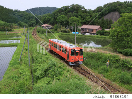 木次線　出雲横田駅付近を走るキハ120 92868194