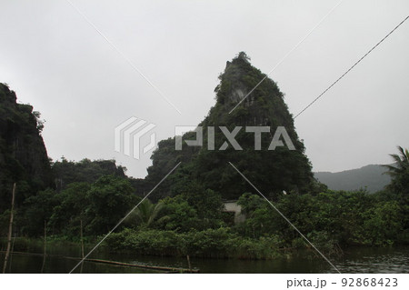 ベトナム　フォンニャ・ドンの風景 92868423