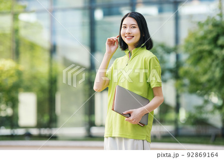 介護士の女性ポートレート 介護士の女性ポートレート 92869164