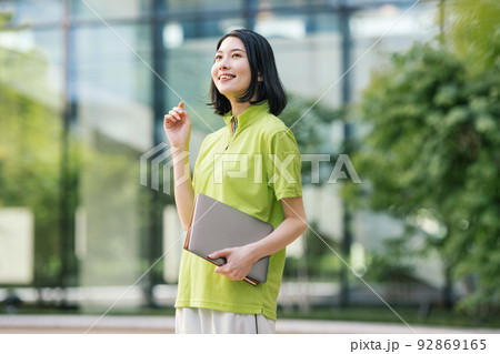 介護士の女性ポートレート 92869165