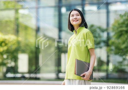 介護士の女性ポートレート 92869166