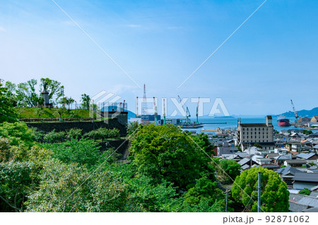 桃陵公園の自然と多度津町の街並み 92871062