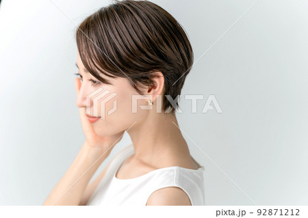 美容　女性　白バック 92871212