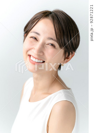 美容　女性　白バック 92871221