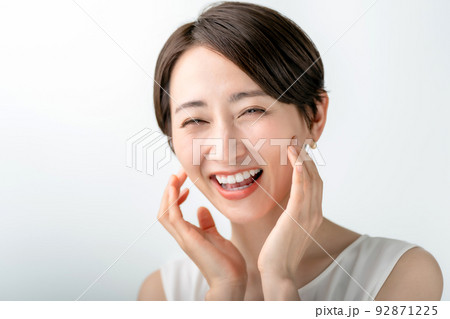 美容　女性　白バック 92871225