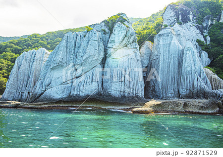 不思議な形の巨岩群　仏ケ浦 92871529