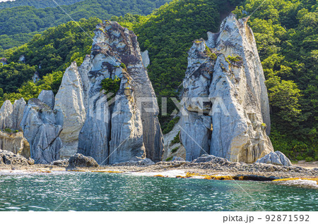 不思議な形の巨岩群　仏ケ浦 92871592
