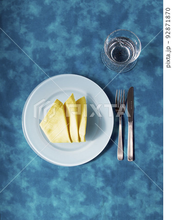 テーブルコーディネート 洋食器 ブルー イエロー 爽やか テーブルコーディネート 洋食器 ブルー イエロー 爽やか 92871870